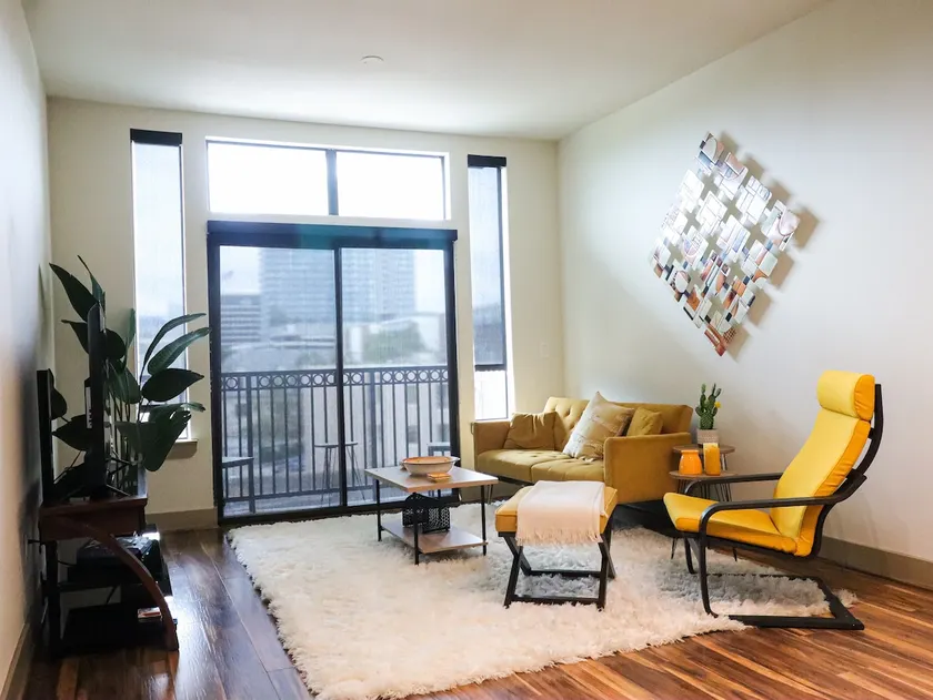 Artsy Retreat in Heart of Midtown - Free WiFi - Image 1