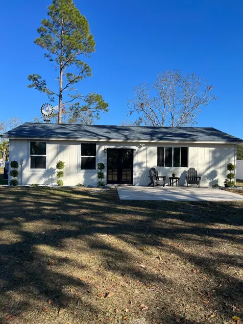 Modern home in secure location. - Image 1