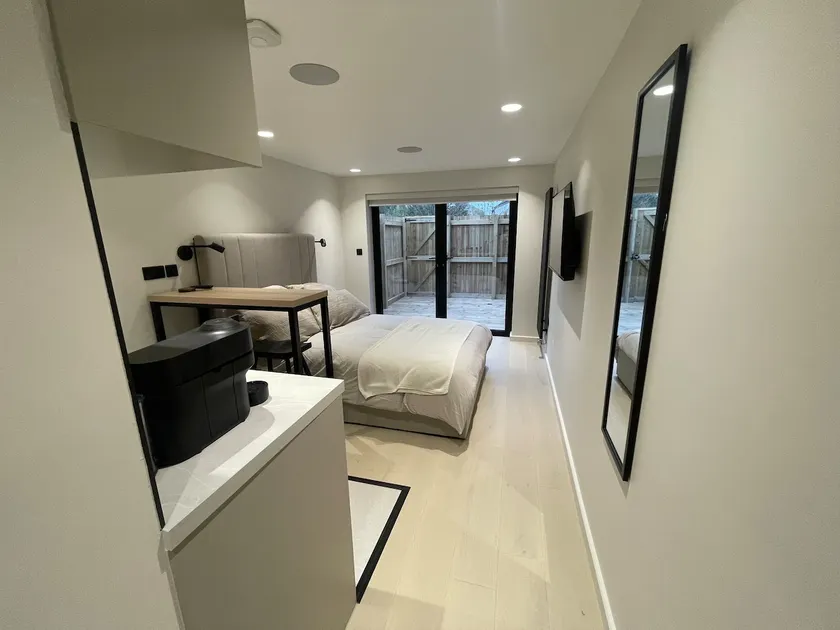 Modern studio in central Ely - Image 1