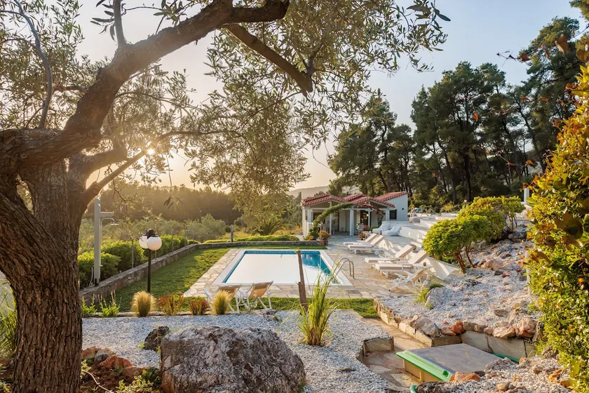 Newly Renovated Villa with Private Pool - Image 1
