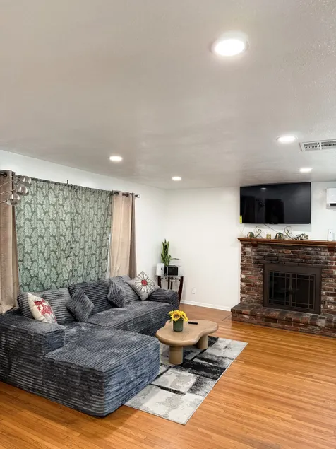 Newly Renovated &Elgant 3br/2bth - Image 1
