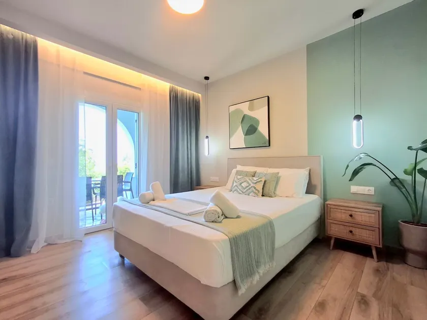 Beachfront 2BR Apartment | Beachside Retreat - Image 1