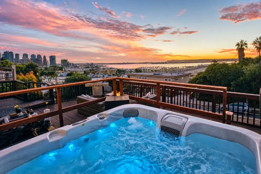 2 Hot Tubs • Skyline View • Sleeps 17 • Beach 15m - Image 1