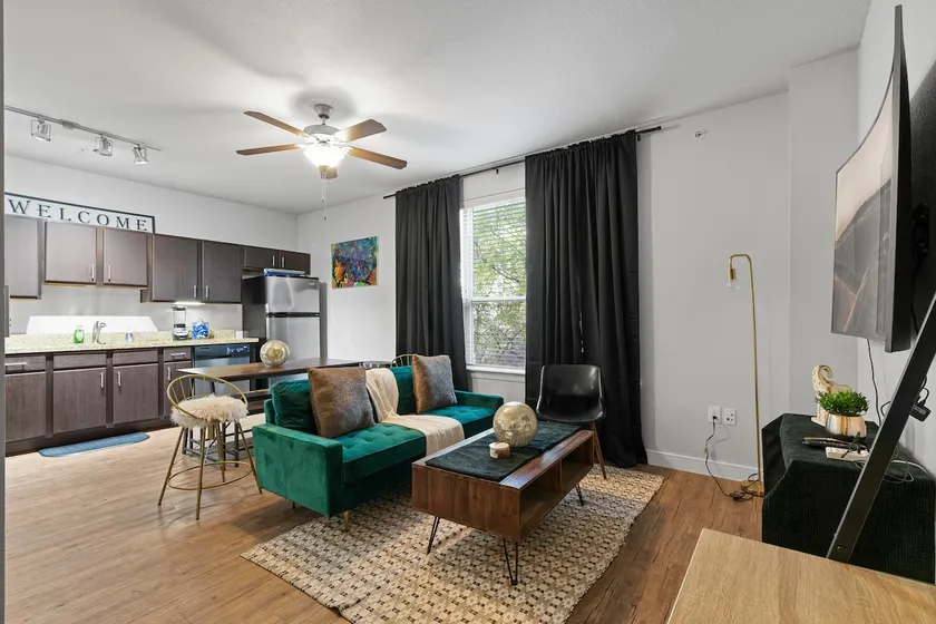 Relax at SoCo minutes from SXSW Festivities! - Image 1