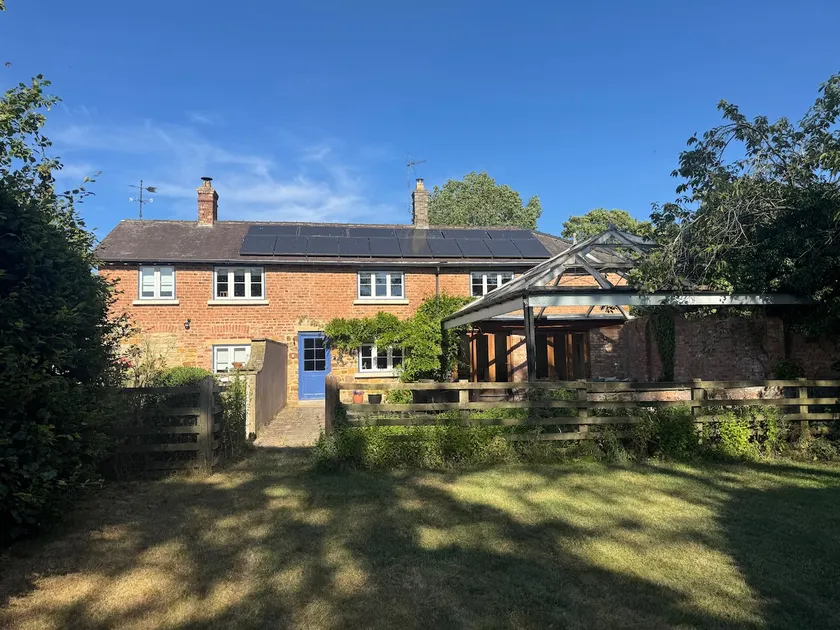 Lovely cottage with sunny garden sleeps 6 - Image 1