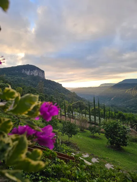 Lavender Hill Home – Exclusive Property with Incredible View - Image 1