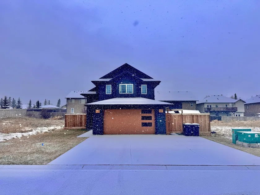 Luxury retreat minutes from Jasper National Park - Image 1