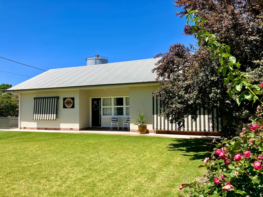 Gums N' Roses B&B - Image 1