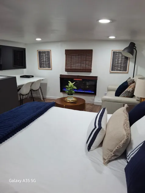 modern GUEST HOUSE (Garage Parking) - Image 1