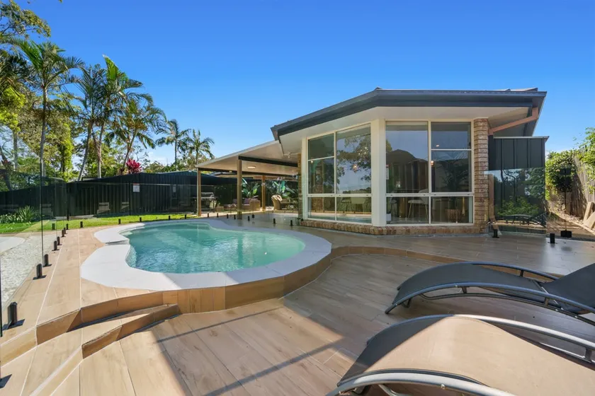 4BR Coomera Views! Prime Gold Coast Near Beaches - Image 1