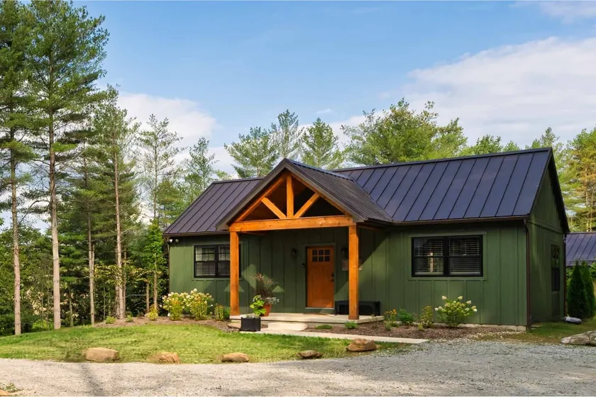 Pristine 1 BR with Hot Tub & Private Hiking Trails - Image 1