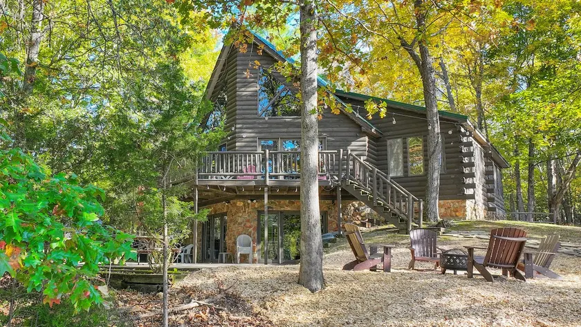 Cabin Retreat with private lake and hot tub! - Image 1