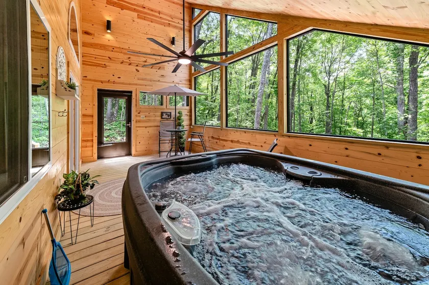 Brand New Studio Cabin - Hot Tub A- - Image 1