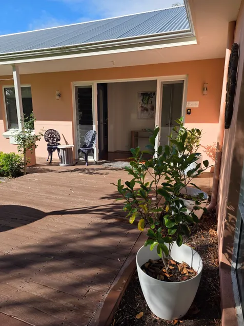 Treloar trente-deux, dog friendly (one) - Image 1
