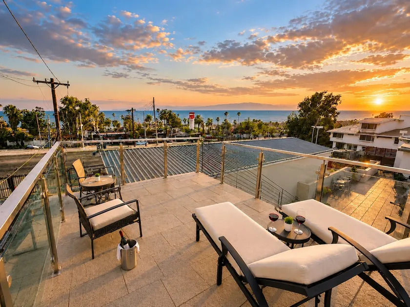 Rooftop Ocean views, great outdoor space,  A/C,  prime location, gated, firepit - Image 1