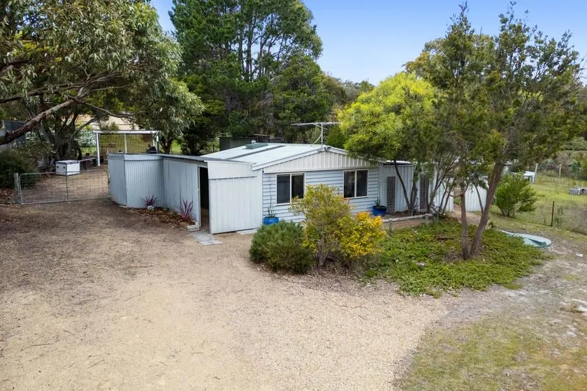 White Beach retreat - Image 1