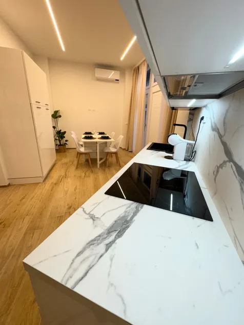 Downtown apartment with parking space - Image 1