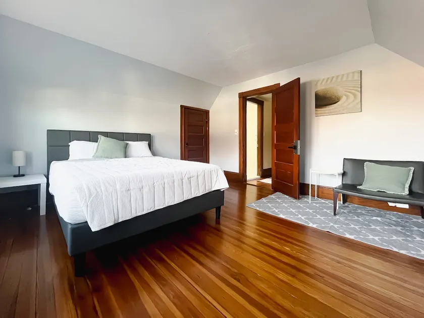 Cozy 2-Bedroom Apartment Near Dedham Legacy - Image 1