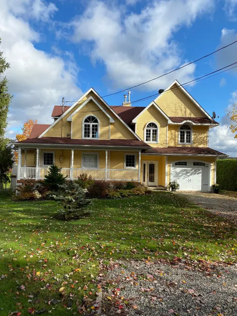 Family cottage on the waterfront - Image 1