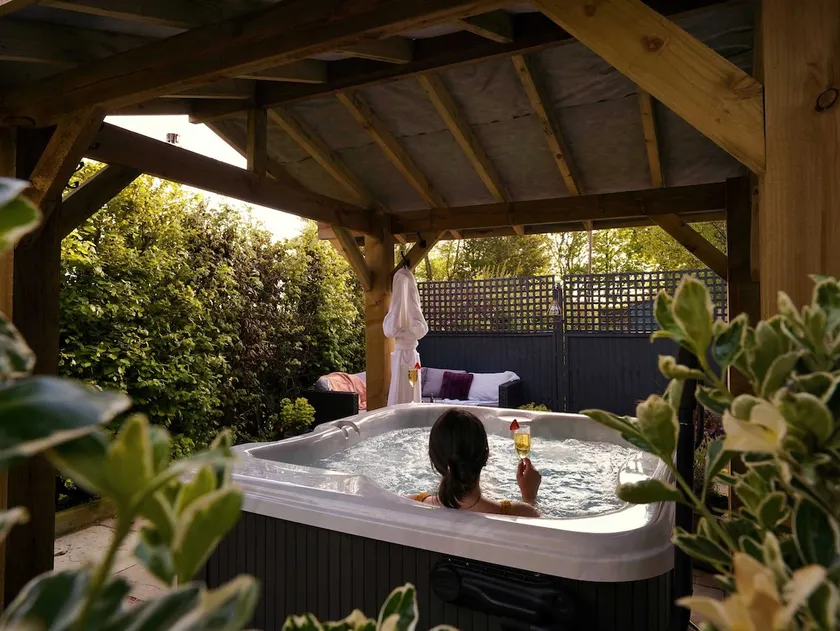 Scenery Hill Hideaways The Coach House Charming Retreat with Jacuzzi and BBQ Hut Near the Lake District - Image 1