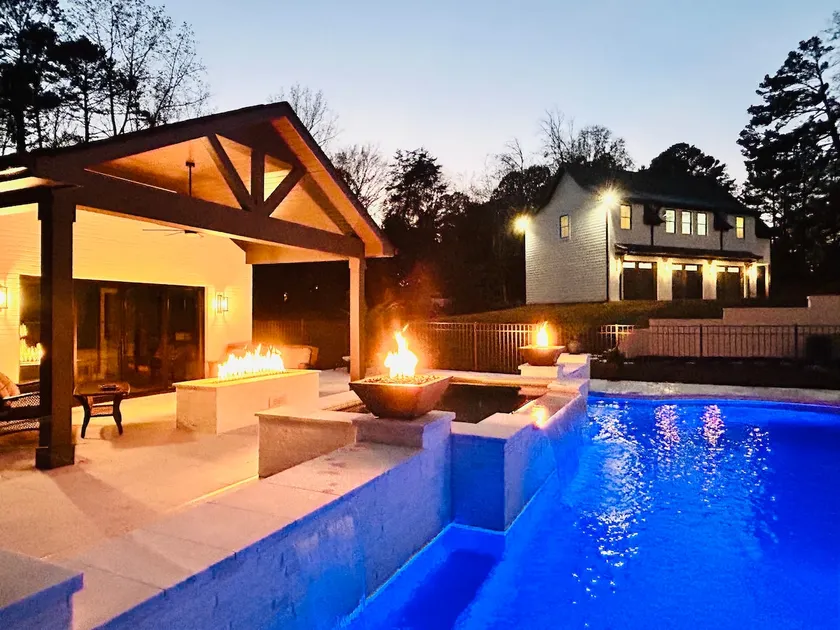 Guest House Resort Style Pool & Spa, Pets Welcome - Image 1