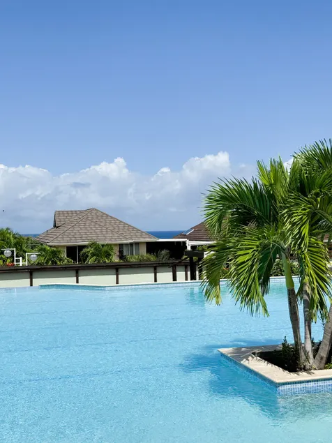 Cozy 3brm 2 bthrm w/pool&gym- St. Ann - Image 1
