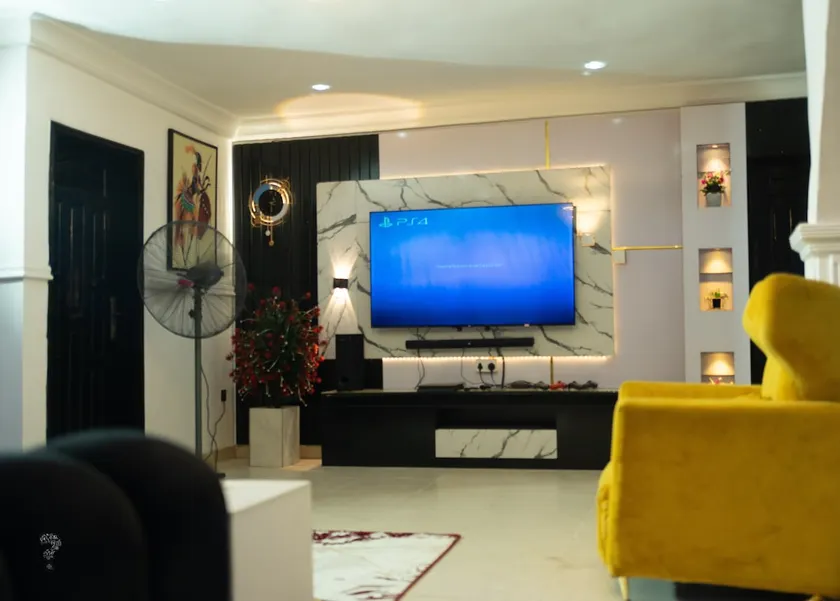 3 Bedroom Luxury Apartment with Pool -24Hrs Power -PS4 - Image 1