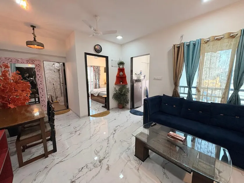 Cozy 1BHK with City View in Bandra West 401 - Image 1