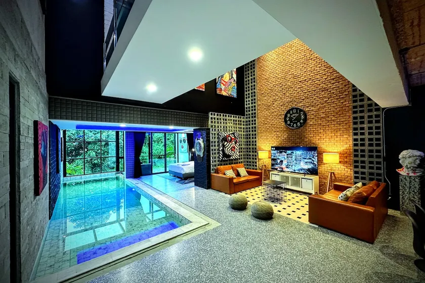 Z Loft Seaside FashionDesigner Loft - Image 1