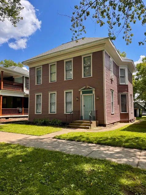 3 Bed Close to Downtown & ISU - Image 1