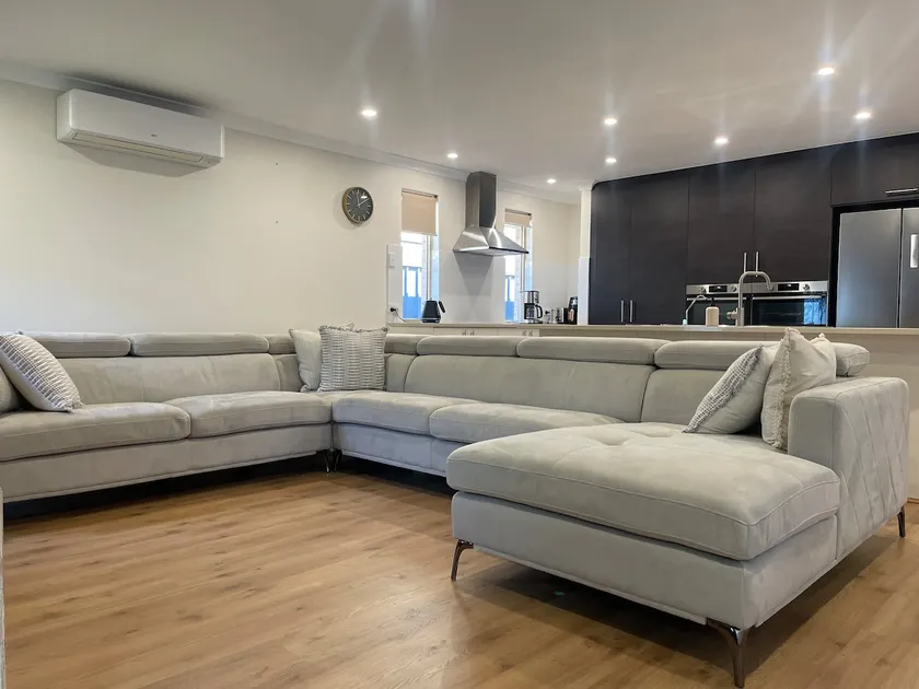 Rockingham beach home - Image 1