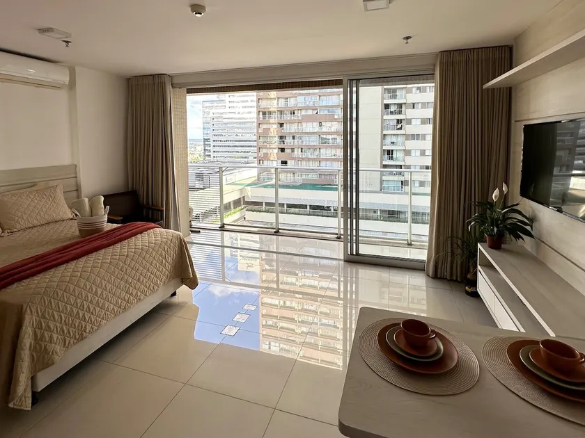 Urban Suite / DF Century Plaza - Image 1