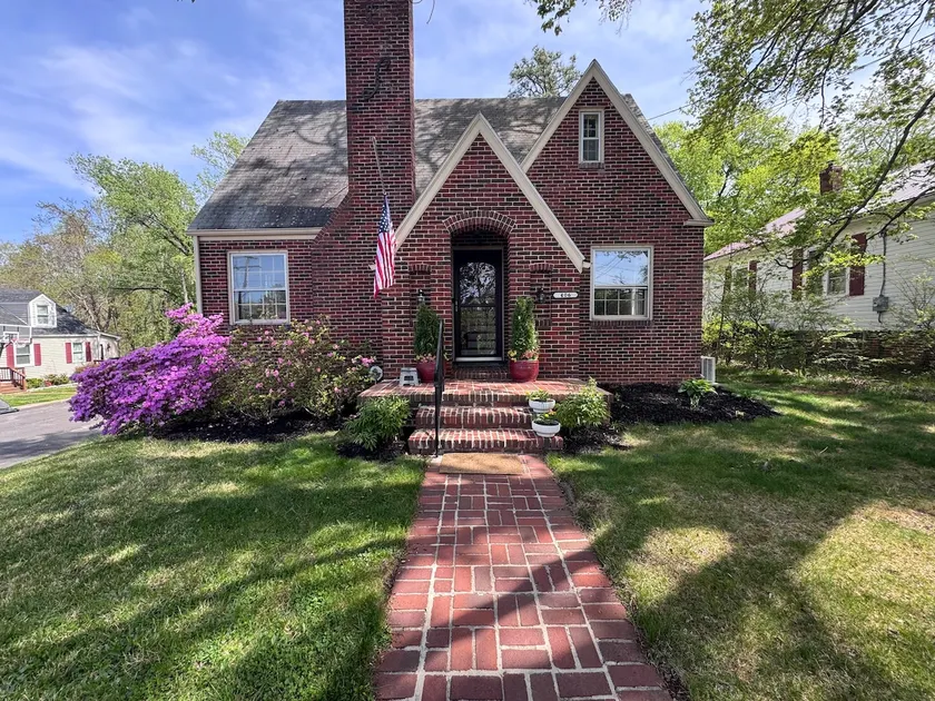 Walk to Longwood • Sleeps 6 • Near Hampden-Sydney - Image 1