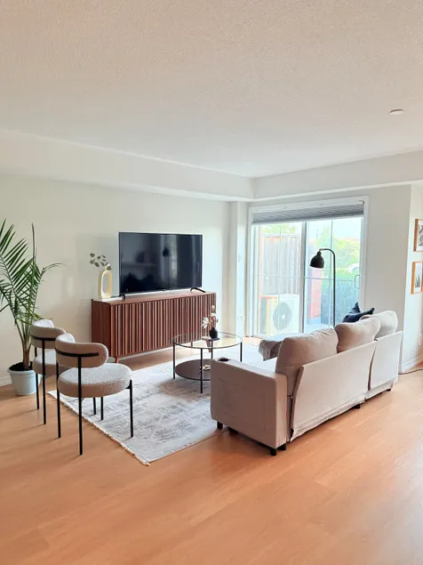 Oakville 2BR: Central, Comfy & Close to Everything - Image 1