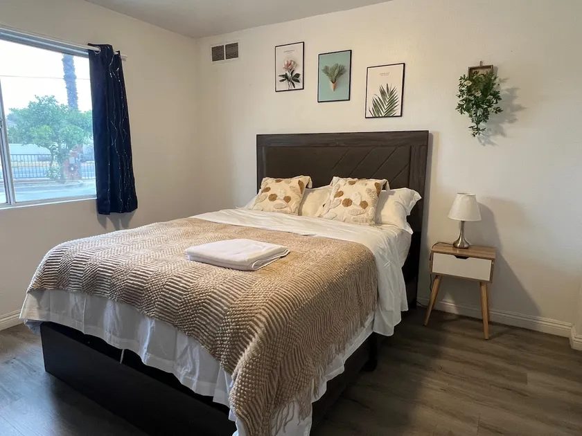 Private access suite + private kitchen + private bathroom #M - Image 1