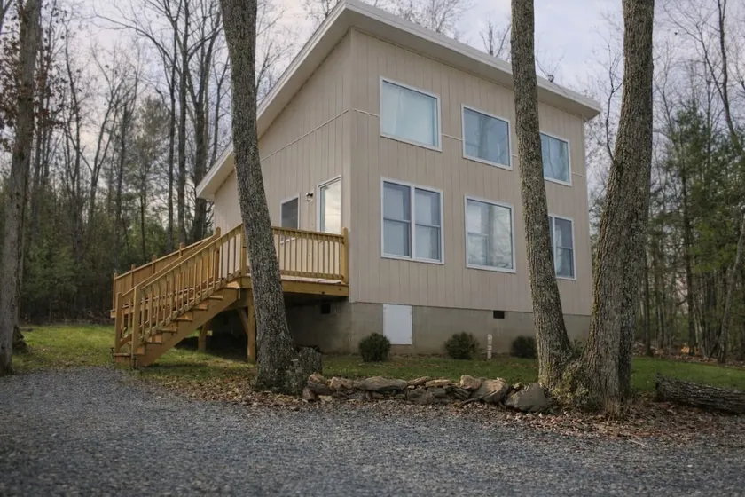 Blue Rock Escape by Buffalo Mtn Getaway - Image 1