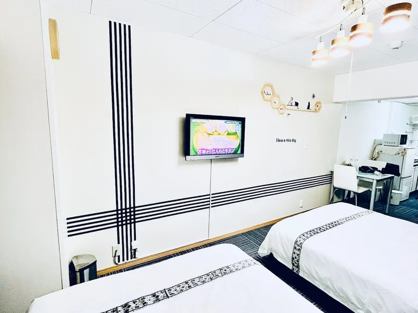 　Convenient transportation, 6 minutes walk to Hakata station, can accommodate 4 people, two queen beds, private bathroom. - Image 1