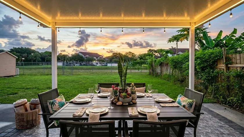 Stylish Canal‑Front Oasis - Sawgrass Mills & Arena - Image 1