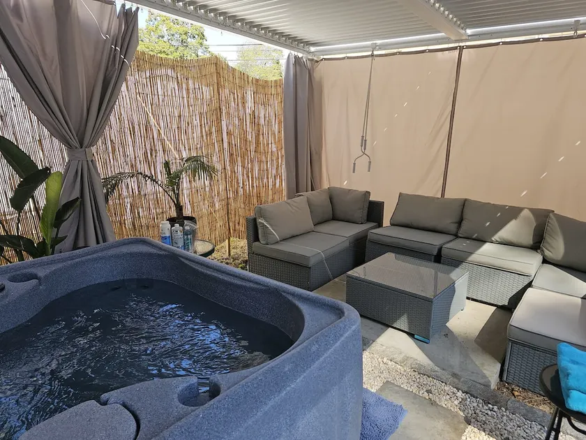 Cozy 1 Bd Private Entrance In-law Suite & Hot Tub - Image 1