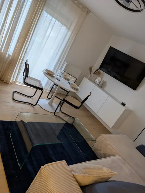 Madrid design meets desert flair – stylish oasis! - Image 1