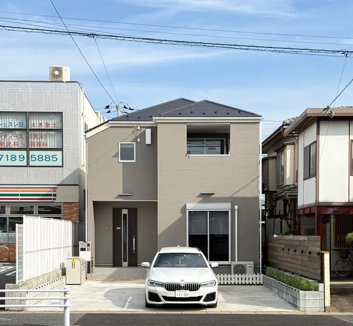 Near Narita Airport/5 min walk to the train/2 free parking spaces/Next to 7-Eleven/The Maruko - Image 1