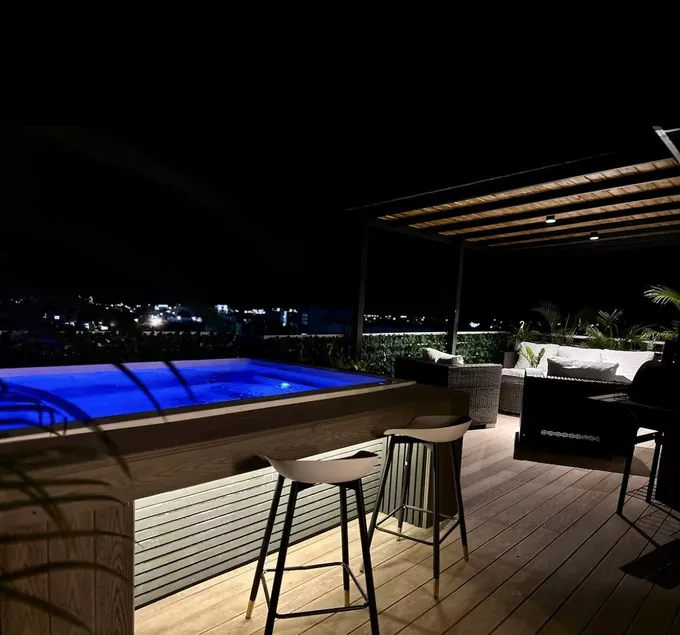 Golden View. Rooftop with Jacuzzi. Beach 5 min away - Image 1
