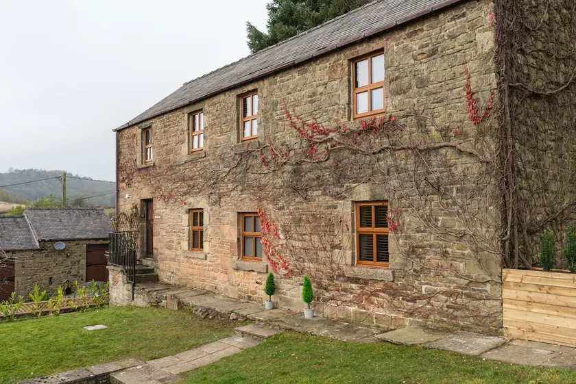 Hugo’s Luxury Barn - Image 1