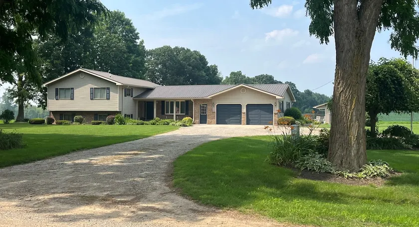 Beautiful house on a quiet farm in Lapeer County - Image 1