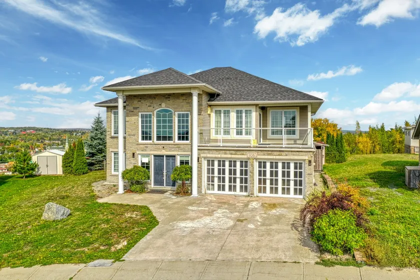 Stunning Estate Home with Hot Tub & Sunset Views - Image 1