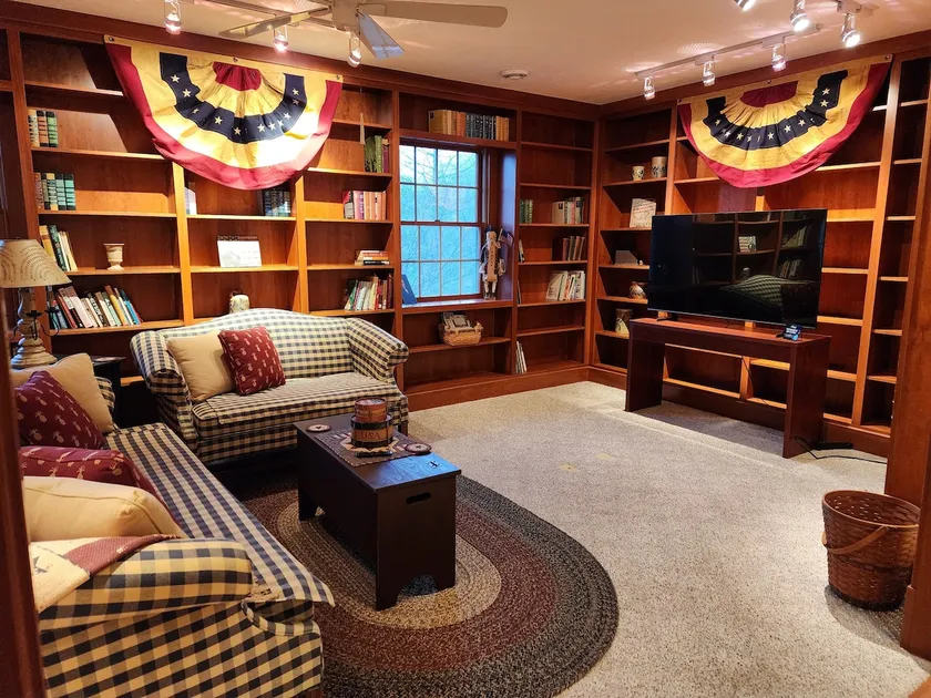 The Presidential Suite Close to Kenyon & Mt Vernon - Image 1