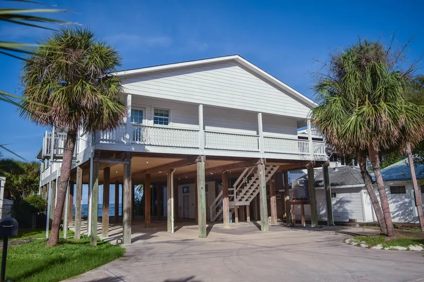 Pier 6 Beach House - Image 1