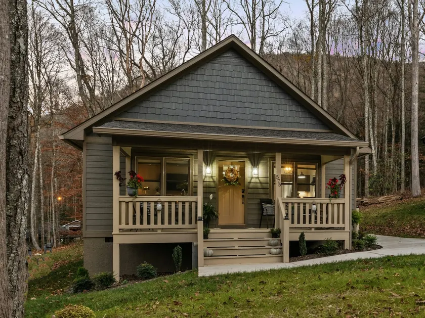 Heavenly Hideaway-Heated Pool! Paved, Pets Welcome - Image 1