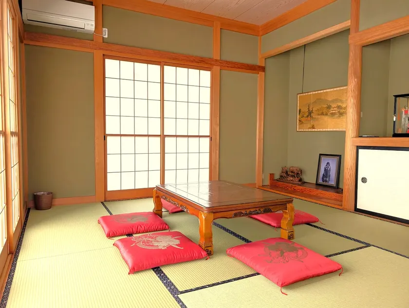 Quiet countryside between Tokyo and Kyoto | Free parking | Spacious family guest house - Image 1