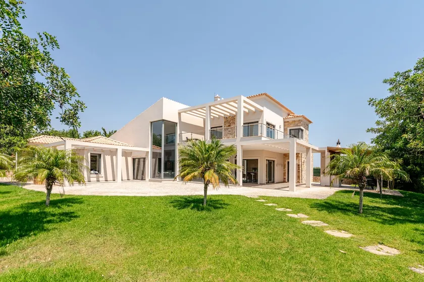 Family Country House - Image 1